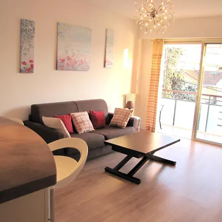 Moderne A - 50 M² - Vue Sur Jardin アパート アンティーブ