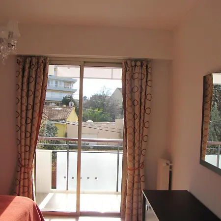 Moderne A 50 M² Vue Sur Jardin Apartment Antibes