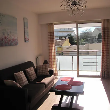 Moderne A - 50 M² - Vue Sur Jardin 昂蒂布
