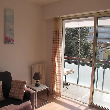 Moderne A - 50 M² - Vue Sur Jardin * 昂蒂布