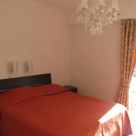 Moderne A - 50 M² - Vue Sur Jardin 昂蒂布