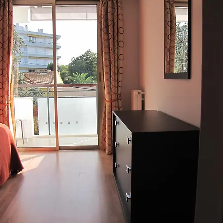 Moderne A - 50 M² - Vue Sur Jardin 昂蒂布