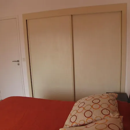 Moderne A - 50 M² - Vue Sur Jardin * 昂蒂布